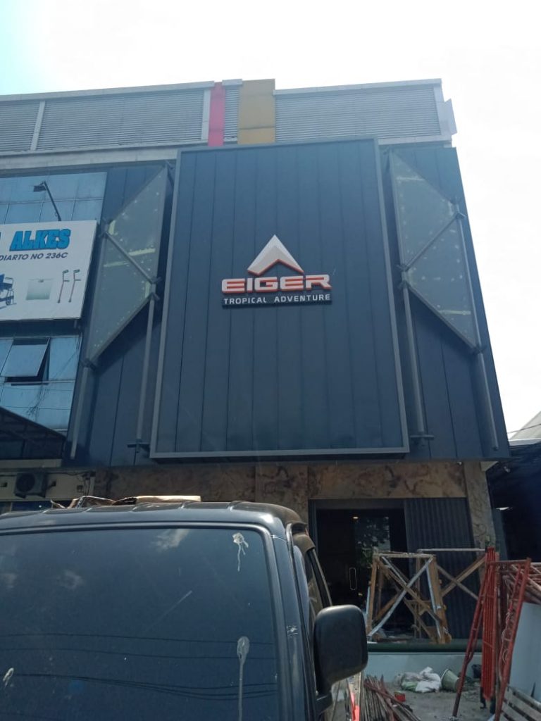 kontraktor desain interior eiger edventure store (8)